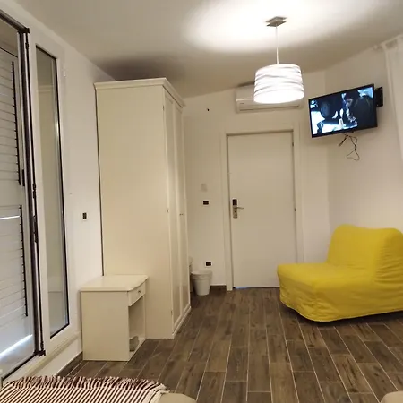 Bed & Breakfast Domus Al Corso 4*