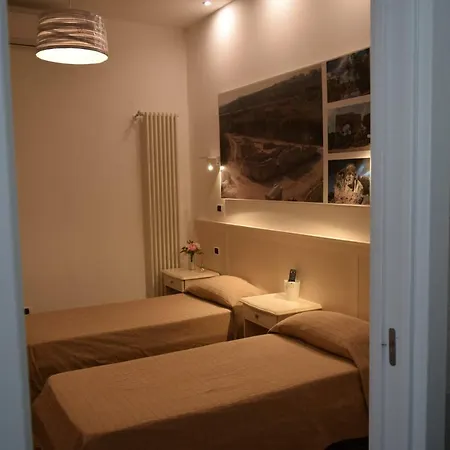 Domus Al Corso Bed & Breakfast 4*