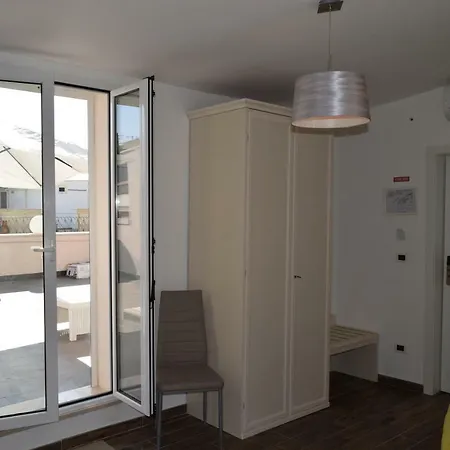 Domus Al Corso Bed & Breakfast 4*