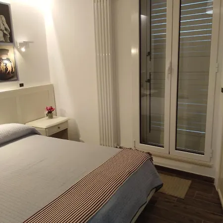 Domus Al Corso Bed & Breakfast 3*