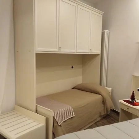 Bed & Breakfast Domus Al Corso 3*